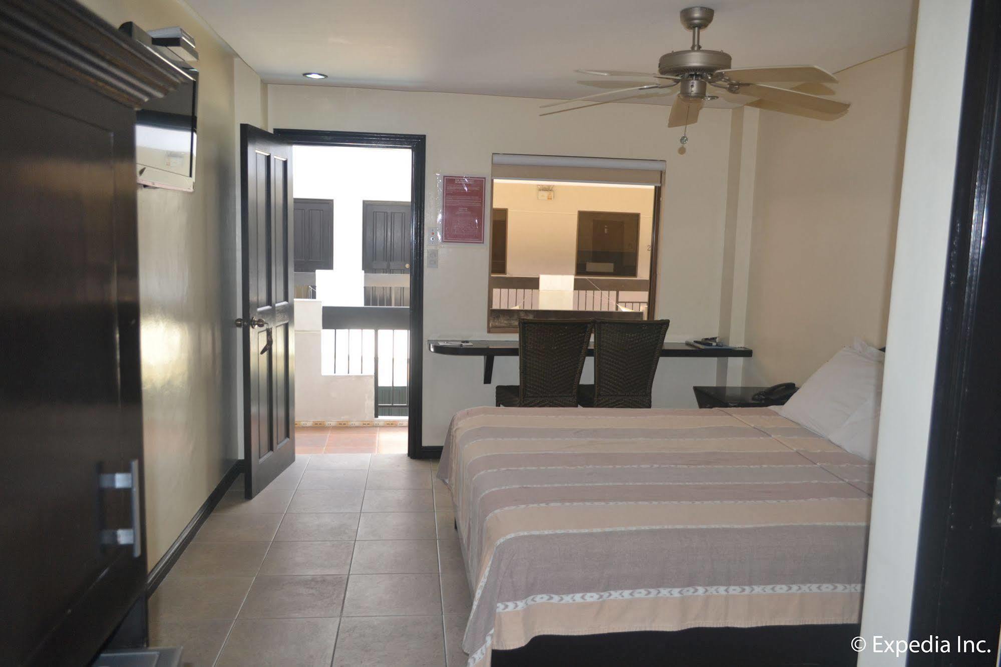 Boomerang Hotel Angeles Buitenkant foto