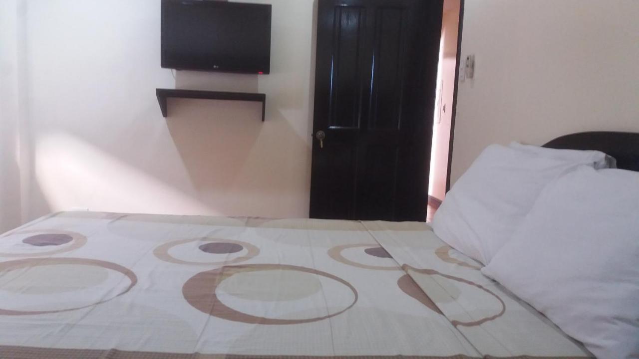 Boomerang Hotel Angeles Buitenkant foto