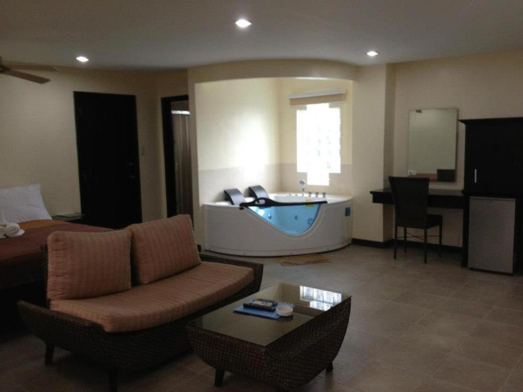 Boomerang Hotel Angeles Buitenkant foto