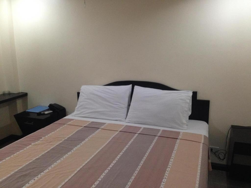 Boomerang Hotel Angeles Buitenkant foto