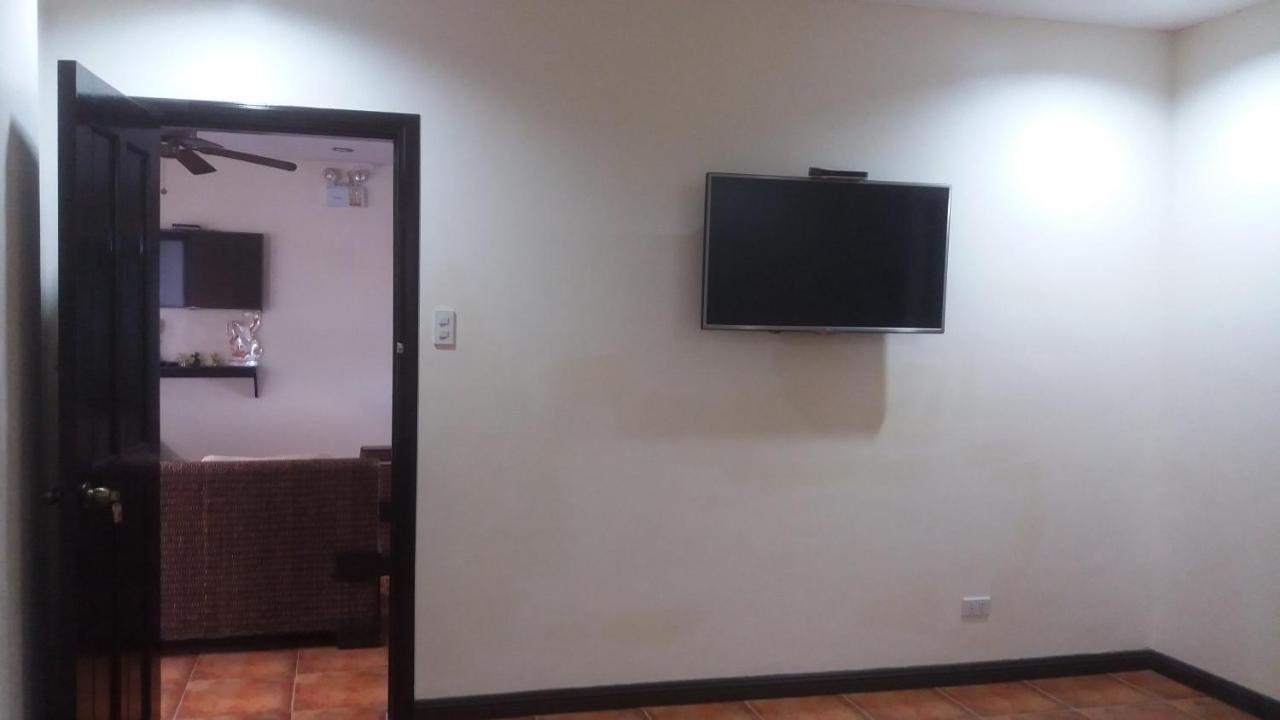 Boomerang Hotel Angeles Buitenkant foto